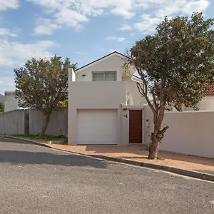 20 Belladonna Avenue Vredehoek Guest house